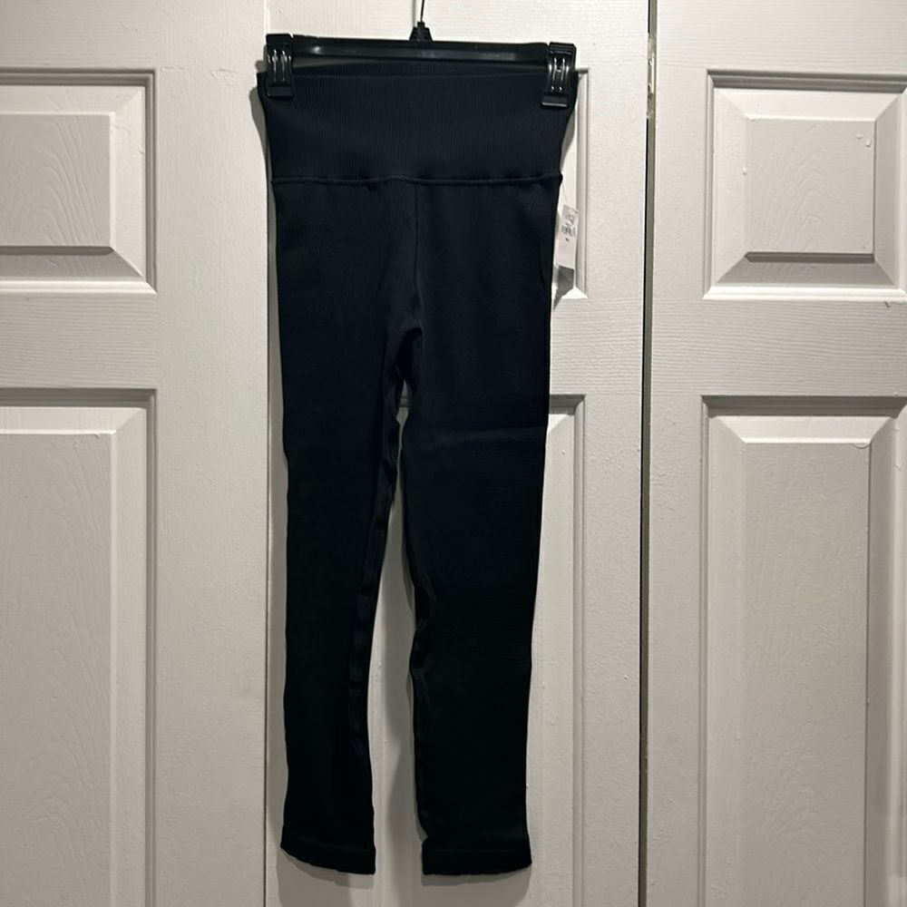 NWT Gap Body Ribbed Full Length Black Leggings, Size M/L